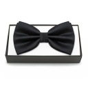 Pánsky čierny elegantný motýlik v krabičke