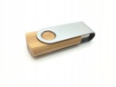 drevený prívesok s rytím 4 GB tmavé drevo