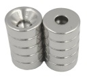 SILNÝ NEODYMIOVÝ MAGNET 8x3 mm S OTVOROM 6/3,5 mm PRE SÚPRAVU 10 SKRUTKOV