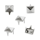 STRIEBORNÉ STRIEBORNÉ PYRAMÍDOVÉ STOJANY 5x5mm 100 KS