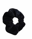 VELÚROVÁ STUHA NA VLASY SCRUNCHIES, ČIERNA