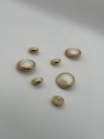 Elegantný gombík, zlatobiely, stred 12mm