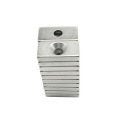 Neodymový štvorcový magnet so 4mm otvorom 20x10x4