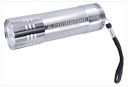 P9G35 MINI 9 LED BATERKA STRIEBORNÁ + BATÉRIE BIELE SVETLO 86256