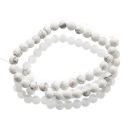 Korálky prírodného howlitu, okrúhle, biele, 4 mm, 38 ks / 17 cm / prameň