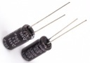 KONDENZÁTOR 390uF / 25V 8x15 LOWESR SAMYOUNG 5KS