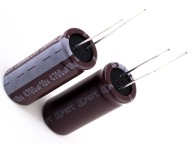 KONDENZÁTOR 4700uF / 10V 13x30 LOWESR 105* JAMICON
