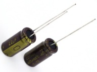 KONDENZÁTOR 22uF / 250V 10x20mm 105*C 5000h 2KS.