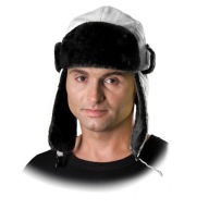 Klobúk Ushanka s baranicou, čierno-biely