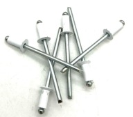 Slepý nit Biela 4 x 10 mm zápustná hlava 50 ks