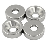SILNÝ NEODYMOVÝ MAGNET 10x3 mm S OTVOROM 7/3,5 mm PRE SÚPRAVU 5 Skrutiek