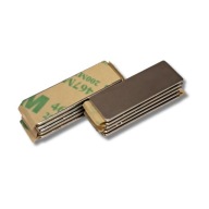 Neodymový magnet 30x10x1mm s 3M lepiacou páskou 10 ks