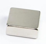 MPŁ 25x25x8 N42 neodymový doskový magnet, magnetická platňa