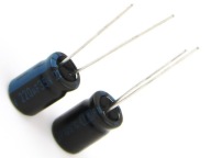 KONDENZÁTOR 220uF / 35V 8x11mm 105* JAMICON 10KS.