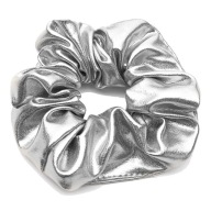 Lesklá, elegantná strieborná scrunchie pre vlasy bez spojov