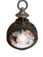 Rorátový adventný lampáš svieti na čierno
