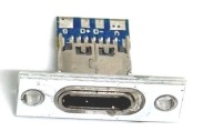 USB-C zásuvka pre montáž na biely 4-pinový panel