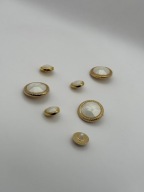 Elegantný gombík, zlatobiely, stred 12mm