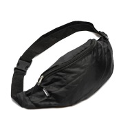 Športová bedrová taška s vreckami, čierna