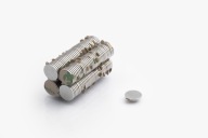 Magnet 10 x 1 mm, s lepiacou páskou 1 ks