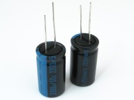 KONDENZÁTOR 3300uF / 50V 18x32 105*C JAMICON 2KS.