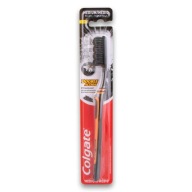 Klasická zubná kefka Colgate Charcoal Double, čierna a oranžová