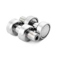 NEODYMIOVÝ MAGNET D12 V POUZDRE S OBJÍMKAMI M3