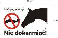 Nápis NEKRMTE KONE, SÚKROMNÉ KONE, ZAKÁZANÉ