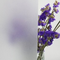 Polopriehľadná vitrážová dyha 67,5 cm opál 8266