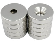 SILNÝ NEODYMIOVÝ MAGNET 14x3 mm S OTVOROM 7/3,5 mm PRE SÚPRAVU 10 SKRUTKOV