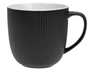 MODERNÝ PORCELÁNOVÝ HRNÍČEK NA KÁVU A ČAJ, REBROVANÝ, PRUHOVANÝ, ČIERNY