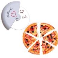 Nôž na pizzu S NÁPISOM LÁSKA PRE ZAMILOVANÝCH