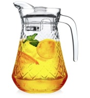 SKLENENÝ džbán s viečkom 1,4L.
