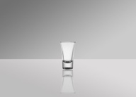Elegantný pohár vodky (60 ml).