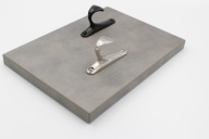 Vintage vešiak na nábytok, farba inox