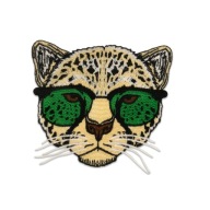 PATCH výšivka Leopardí kocúr so zelenými okuliarmi