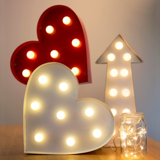 PLASTOVÁ ŠÍPKA LED NOČNÁ LAMPA NA BATÉRIU