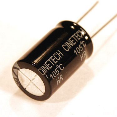 Elektrolytický kondenzátor 680uF 50V 5 ks.