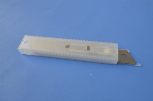 ČEPELE zlomené 18mm SK-5 10ks DÁVKOVAČ BAL