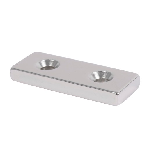 MAGNET 40x10x4 mm otvory 7/3,5 PRE SKRUTKU U: ~10 kg