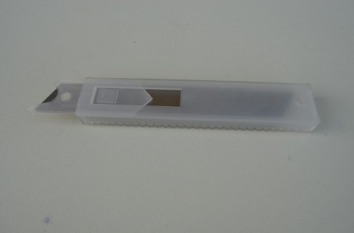 ČEPELE zlomené 18mm SK-5 10ks DÁVKOVAČ BAL