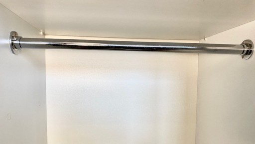 Tyč, priemer rúry 25 na skriňu 40 cm + 2 rozety