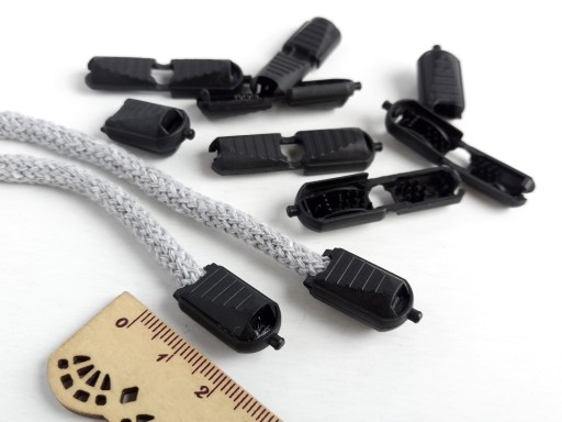 Upínací hrot na gumovú koncovku šnúrky, 5 mm, plastový, čierny, 10 ks.