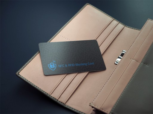 Karta, ktorá blokuje signály NFC a RFID