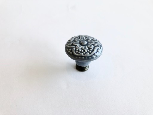 Porcelánový nábytkový gombík so zdobeným modrým motívom