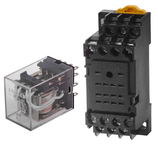 Stýkač Relé 230V AC 2x5A 1x10A so zásuvkou