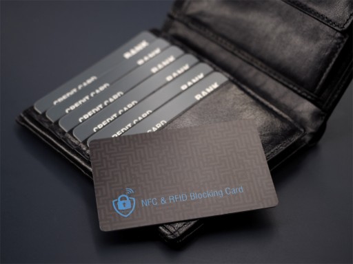 Karta, ktorá blokuje signály NFC a RFID