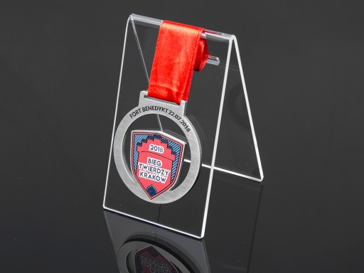 VÝSTAVNÝ STOJAN, PLEXI STOJAN NA OBJEDNÁVKU MEDAL