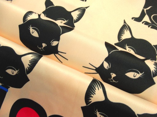 MG TK záclona SATIN BLACK CATS HEARTS lososová 145