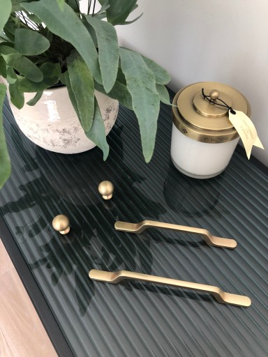 LEO GOLDEN MOSADZNÁ NÁBYTKOVÁ ÚCHYTKA 96mm